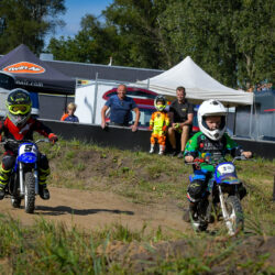 Minibiker op de Sport & Business minicrossbaan bij AMBC Staphorst